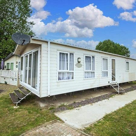 Modern 6 Berth Caravan At Highfield Grange In Essex Ref 26609P Clacton-on-Sea Exterior photo